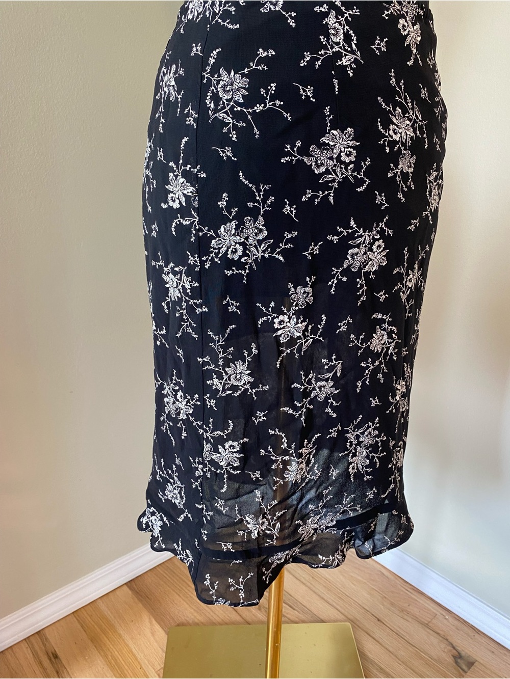 Vintage Y2K Talbots black floral tulip skirt, size S